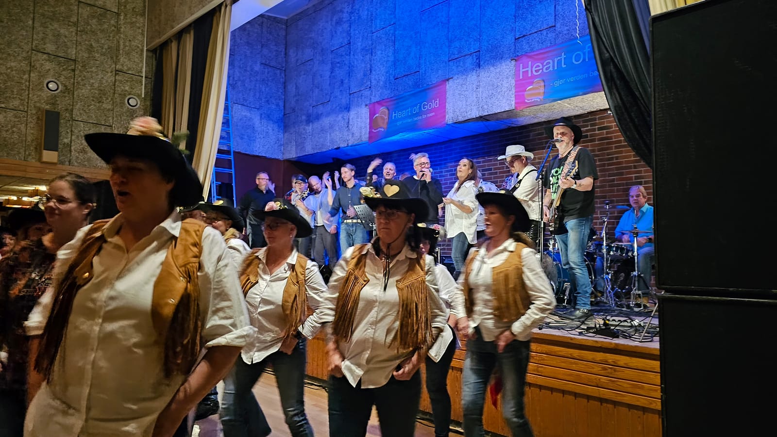 Dansere på scenen